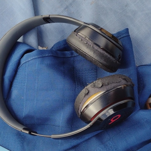 Beats Headphones - Picture 1 of 3